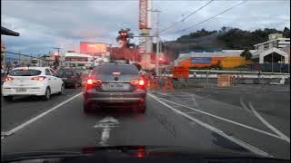 Parada em semáforo e redução de 3ª para 2ª em ladeira