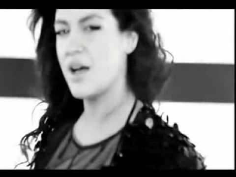 Tugba Ekinci - Yanma Demezler Yanan Adama  ( orjinal HQ 2010 yeni klip )