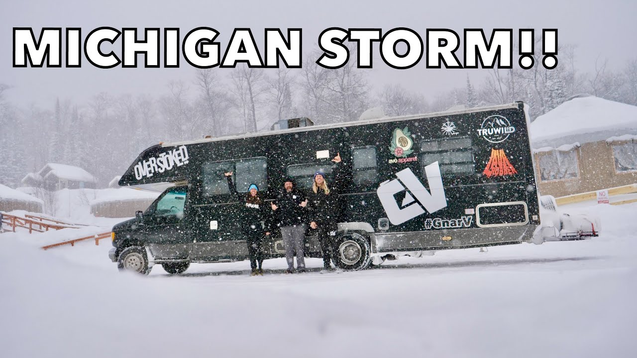 MASSIVE SNOW STORM HAMMERS THE MIDWEST!! - YouTube