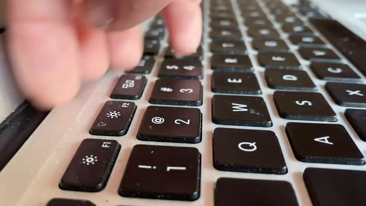 ASMR: The ultimate build up tapping (Tapping/scratching onto the camera)