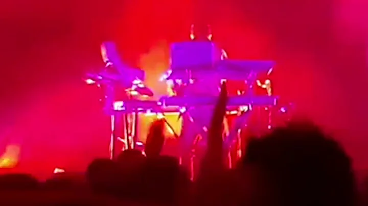 Nicolas Jaar - Three Sides of Nazareth (Live)