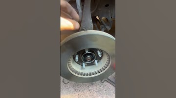 Ford ba falcon hub bearing replacement with new hub and brake disc on wrong way! Just testing you!😂