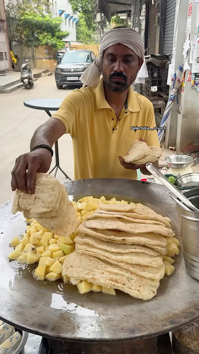 Karol bagh's famous aloo wale matar kulche 🔥😱 #kulcha #streetstyle #viral #shorts