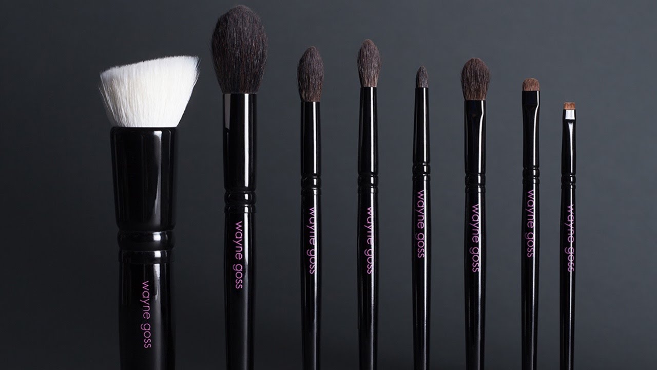 Скошенная кисть для румян. Кисти с айхерб. Кисти 1 отзывы. Чб брови кисточки щеточки. Wayne goss кисти для тона.