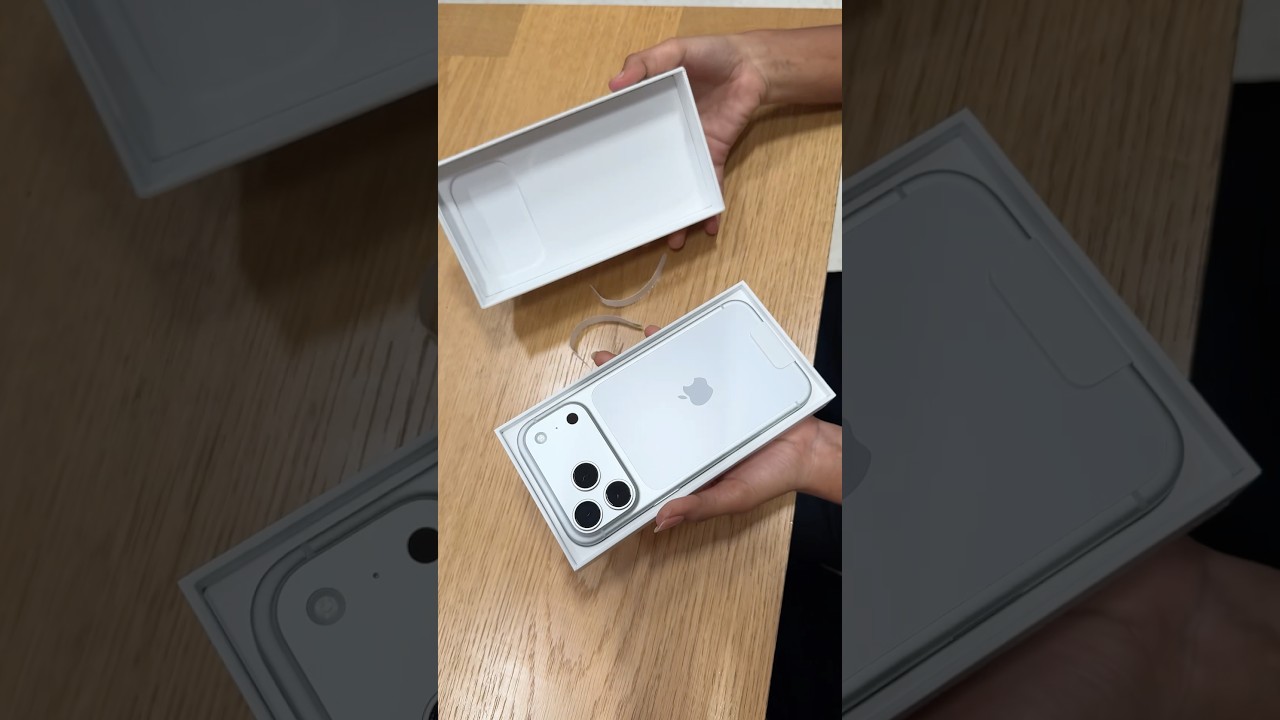 Iphone 17Pro Max Unbox at Apple Store Hebbal 