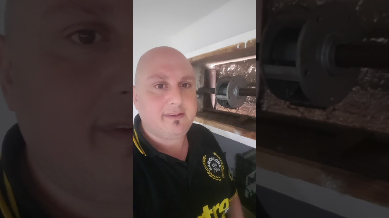 Centro del telecomando -  assistenza H24 - riparazione saracinesche motorizzate.  Info 337.966975