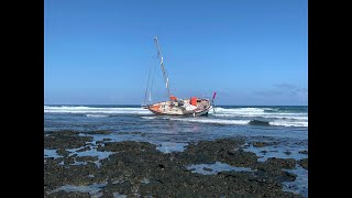 Crash In Ggr Usentrant Guy Has Crashed His Boat Spirit Onto Rocks At Fuerteventura The Canaries