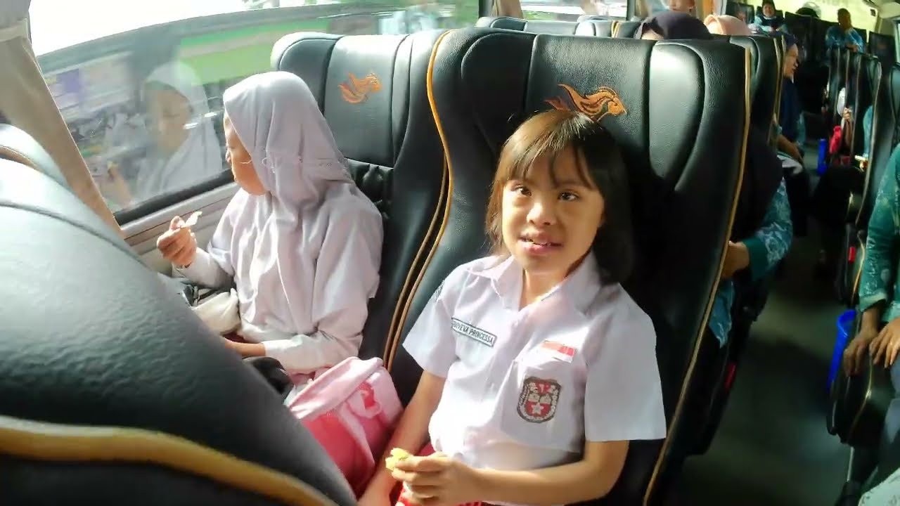 Pembelajaran luar sekolah di gedung Agung dan candi Prambanan