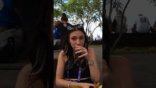 Frau Setzt Sich Wegen Reved Um