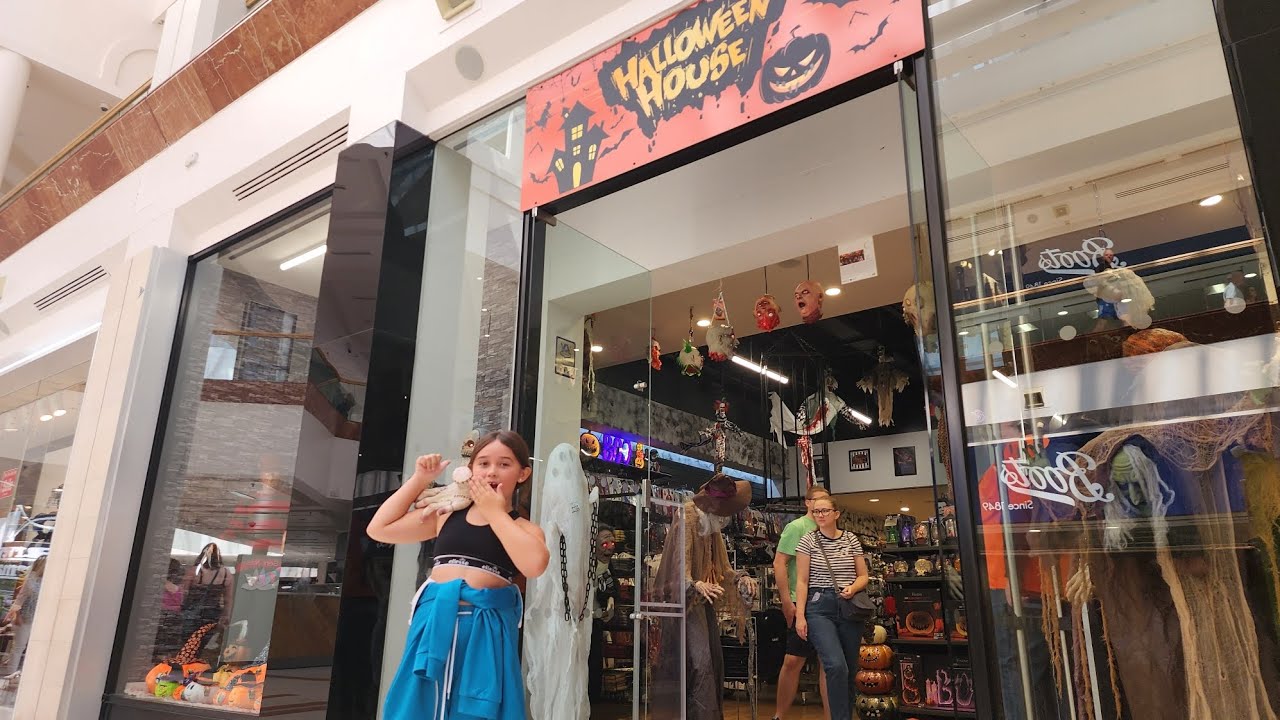 "Exploring HalloweenHouse: The Ultimate UK Haunted Shopping Adventure! 🎃👻 | Full Store Tour"