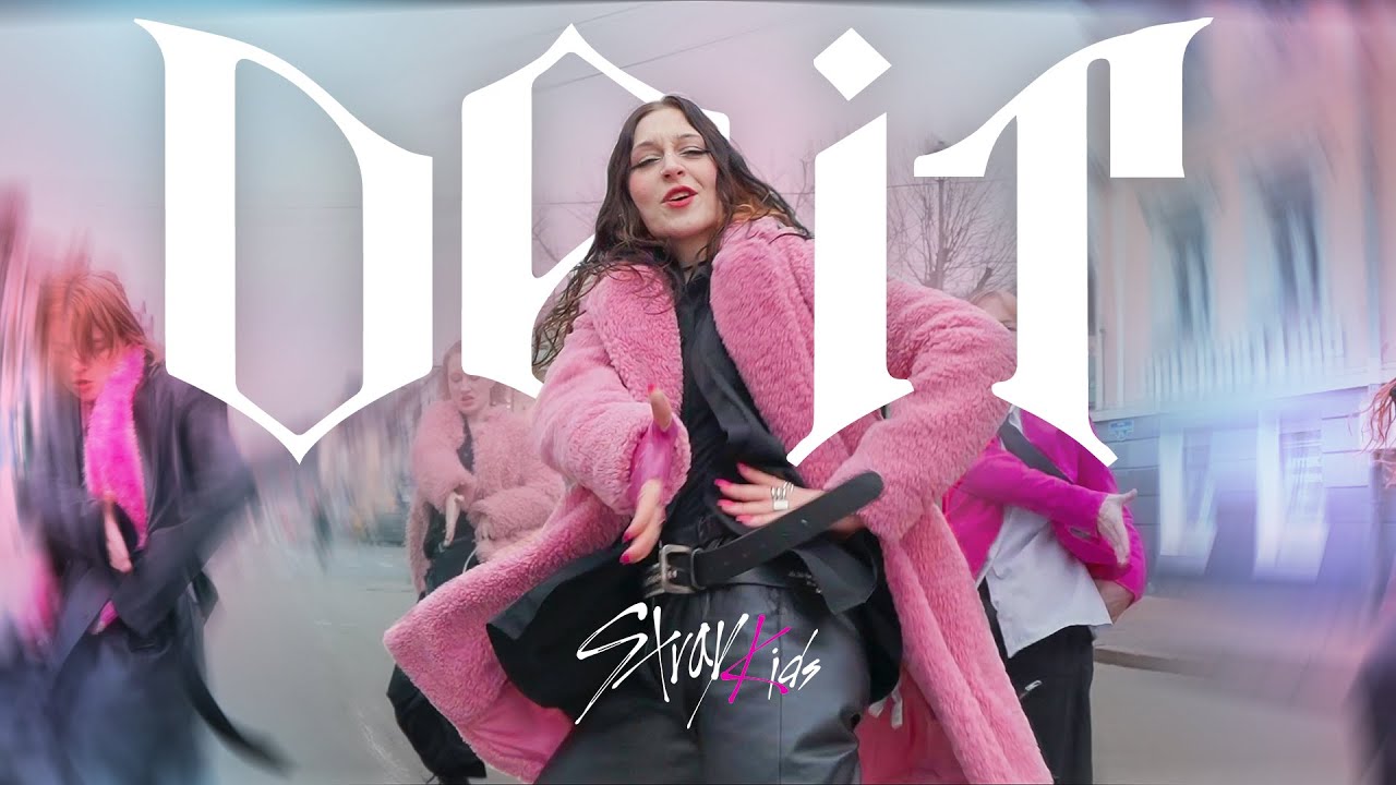 [K-POP IN PUBLIC | ONE TAKE ] Stray Kids 