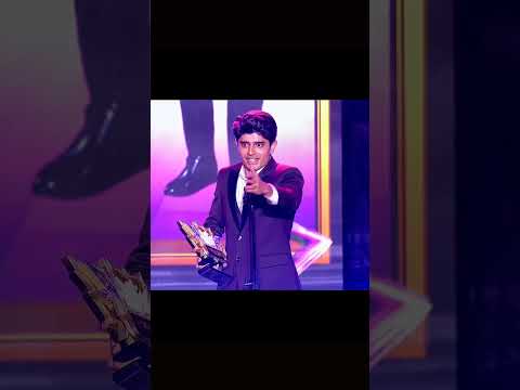 Ajju bhai funny reaction on Booyah award 😂 #booyahawards