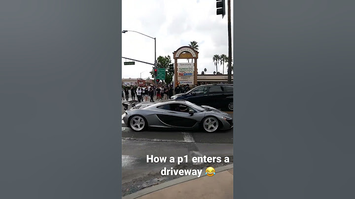 This is how a Mclaren P1 enters a parking lot 😂