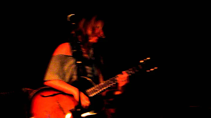 Leslie Lowe - Your Love (Live @ Room 5) Nov'11