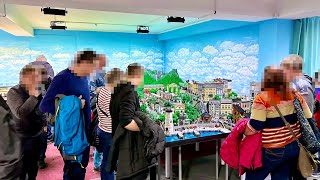 Thumbnail for Der erste Öffnungstag im Museum! - Das erste Mal Besucher!