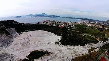 Che tipo di vulcano e la Solfatara?