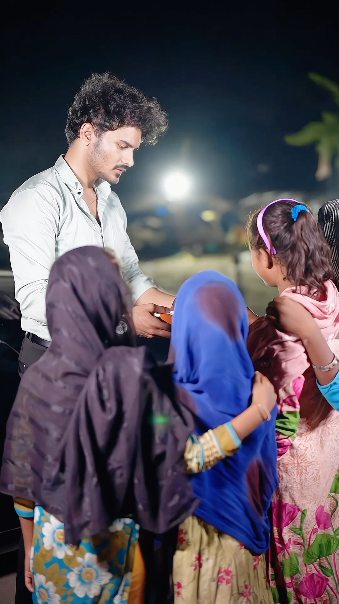 Your small act of kindness can light up someones life,..?? #azmaik #reality #humanity #kindness