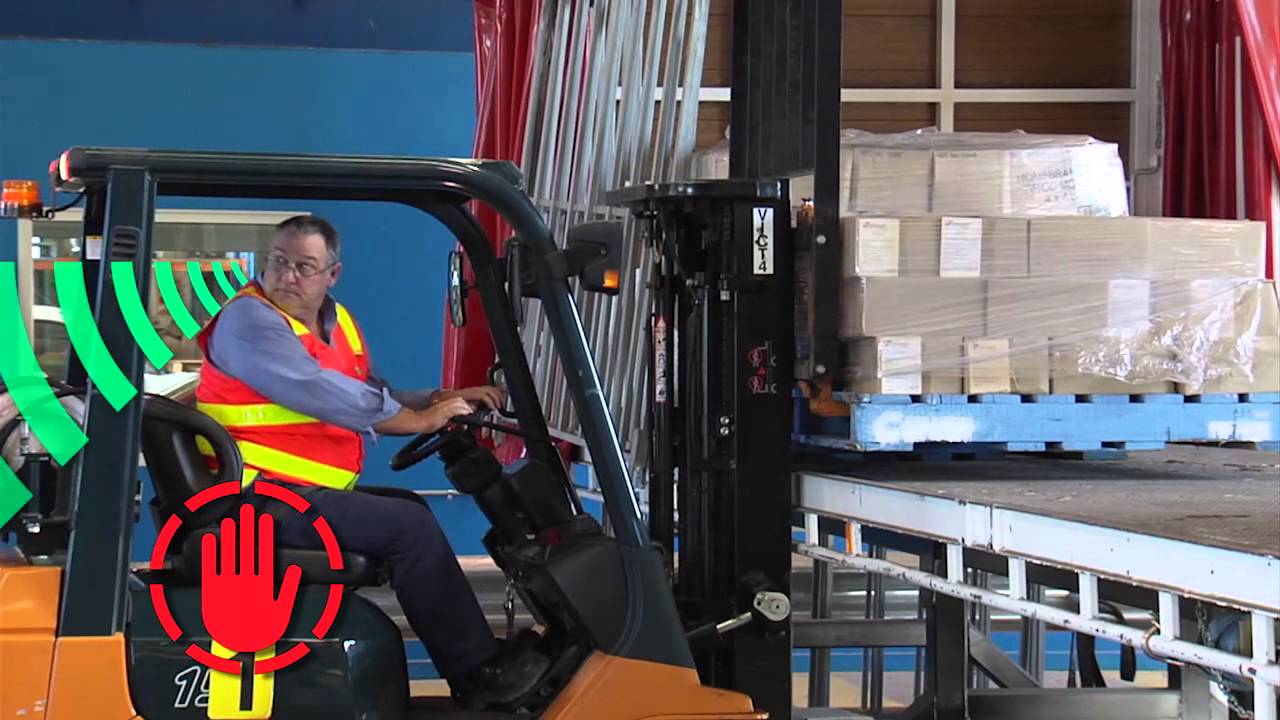 Unloading Pallets From A Truck Tray Safely