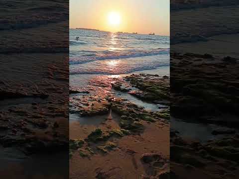 رمل و بحر أجواء الصيف في طرطوس شاطئ الأحلام