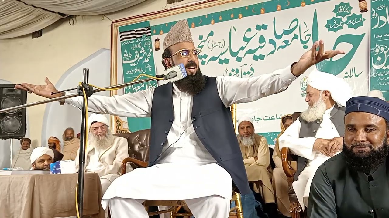 مولانا شبیر احمد عثمانی صاحب جامعہ سلانا جلسے پر تشریف لائے 