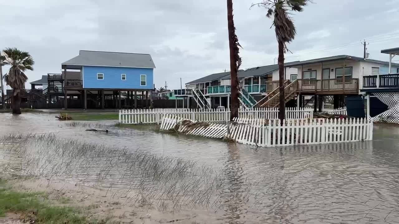 Texas beach city sees flooding in wake of Hurricane Beryl - YouTube