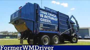 University of Florida CNG Peterbilt 320 / E-Z Pack FEL (in action)