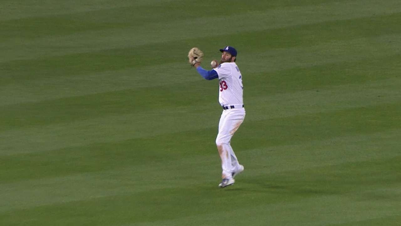 Van Slyke makes catch, cuts down Yelich 