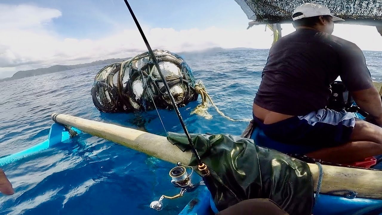 WOW !! Lagi mancing malah ketemu rumpon hanyut di tengah laut selatan lombok