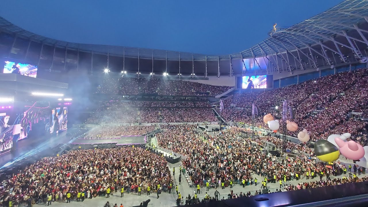 MY PACE (From London day 2 Tottenham hotspur stadium) I'm just clearing out my gallery so here :3