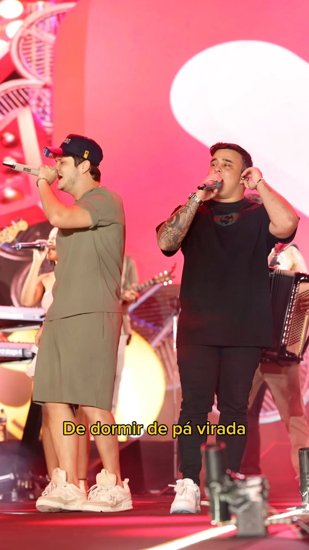 Teve ‘Na Cara’ ao vivo no @praioumatheusekauan! Tá na cara que essa música é um estouro, né não?