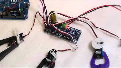 4個のサーボモーターを駆動させる(PCA9685 16Channel  PWM サーボドライバー使用)