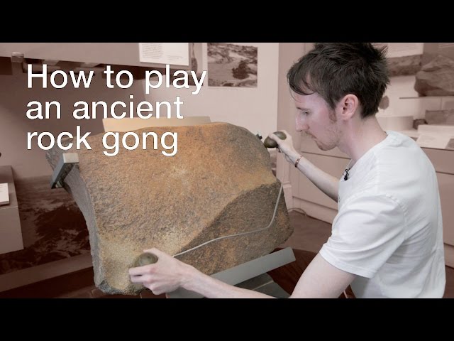 Cara memainkan gong batu kuno class=