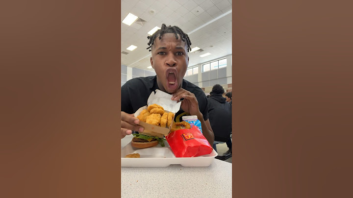 Extra chicken nuggets 😂 #shorts #shortsfeed #youtube #viral #nuggets #burger #fries