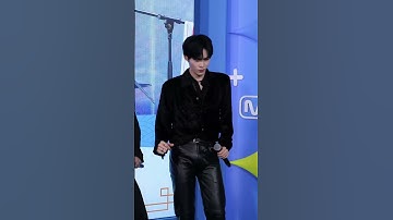 Jaehyun looking at Hanbins pants 0-0  #hanbin #jaehyun #mnet #zb1 #kpop #kpopedit