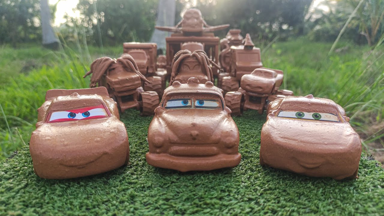 Clean up a lot of Disney cars & muddy toy car convoys