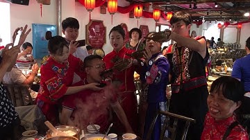 Tục mời rượu của dân tộc Thổ ơ Zhang jia jie, Hu nan, China