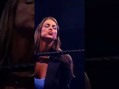 Stephanie McMahon Blow Eric Bischoff a Kiss #kissing_status ##kiss #youtubeindia #shortsviral #wwe