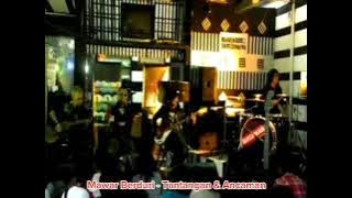 Mawar Berduri - Tantangan & Ancaman Live Black & white cafe Bandung 2012 Bukber bersama WARS Bandung