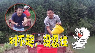 搞笑擔當三兄弟,石頭哥表演魔性舞蹈,我差點沒笑噴!!【石頭秀】