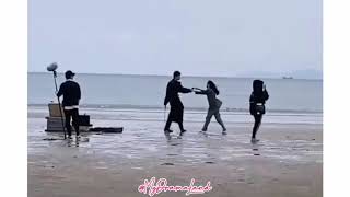 Lee Min Ho and Kim Go Eun sweet moments at the beach! (TKEM bts)