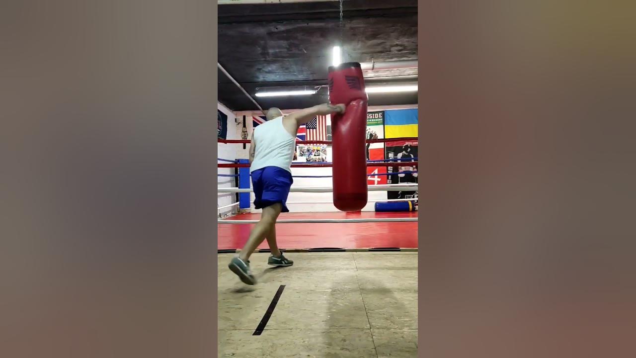 BOXER VS. BODYBUILDER. Power punch training. Power punch. Boxing