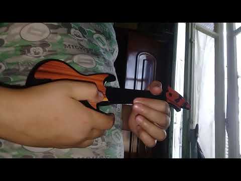 عزف على لعبة العود