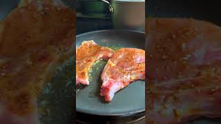 Chuleta De Cerdo Asada Con Papas Y Vegetales Al Vapor
