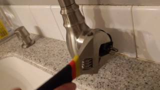 Loose Moen Single Handle Kitchen Faucet