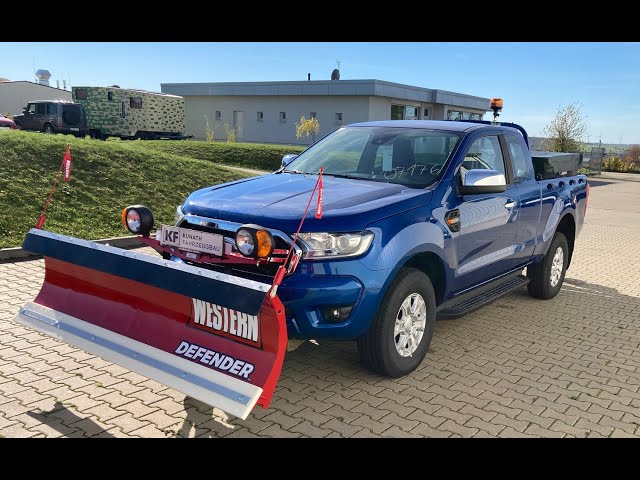 Montage eines Schneepflugs am Pickup Ford Ranger 