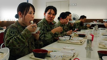 Chow time for 400 Soldiers? Japan