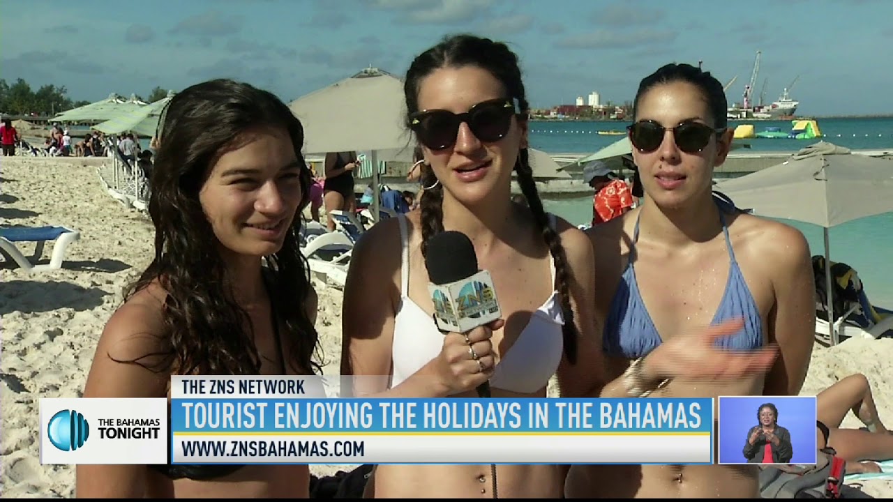 TOURIST ENJOYING THE HOLIDAYS IN THE BAHAMAS