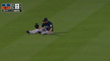 SEA@BAL: Smith makes sliding catch to end the inning