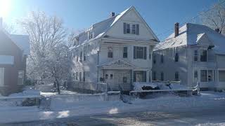Enero 08 2024- Día después de la tormenta de nieve | Los techos de las casas semi congelados.
