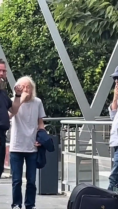 🤙HELL'S BELLS ARE RINGING🔥 #90srock #angusyoung #rockandroll #acdc #rocklegends